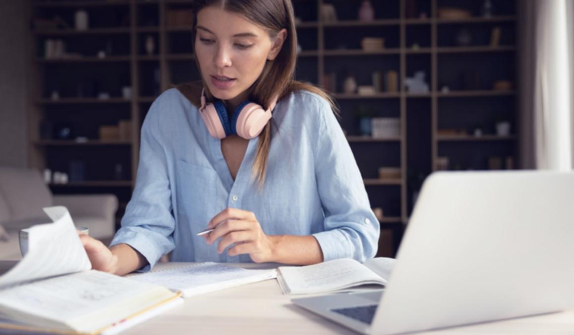 Biblioteca digital con acceso a recursos educativos clasificados